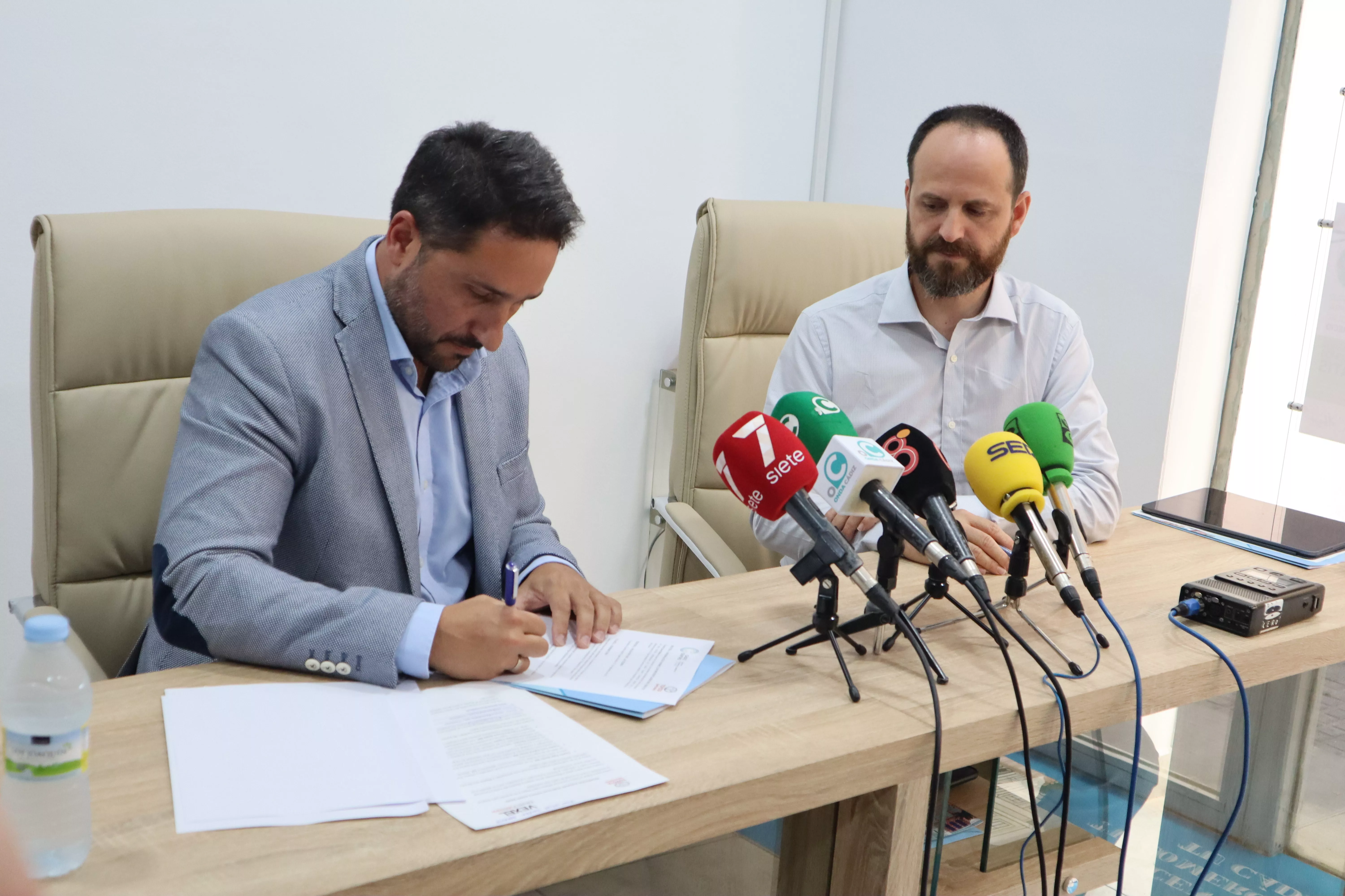 NOTICIAS CADIZ CONVENCIO TOYOTA Y CCC.jpg NOTICIAS CADIZ CONVENCIO TOYOTA Y CCC.jpg