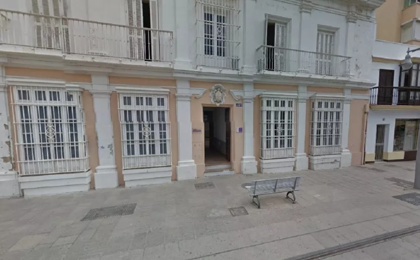 Fachada de la vivienda en la que residía la mujer casa.jpg