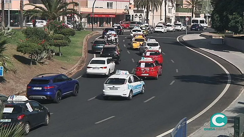 noticias cadiz autoescuela protesta avenida_0.jpg