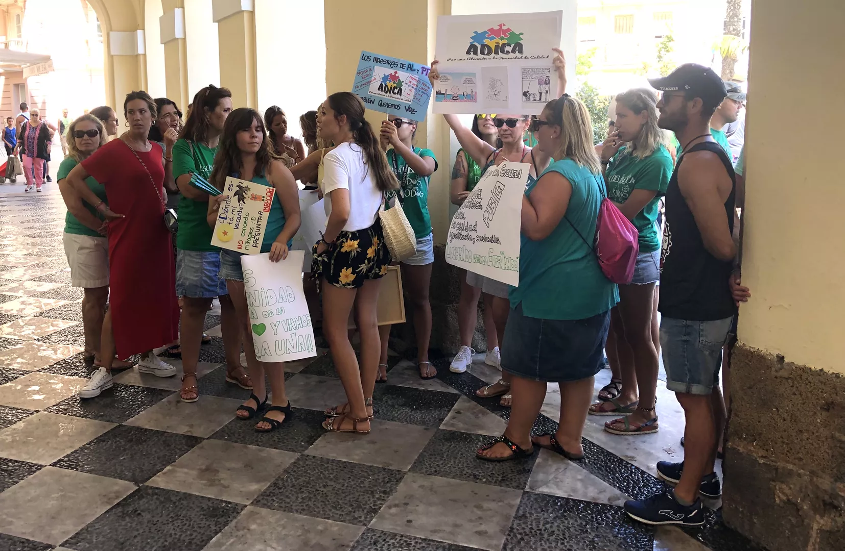 noticias cadiz concentracion Ayto.jpg noticias cadiz concentracion Ayto.jpg