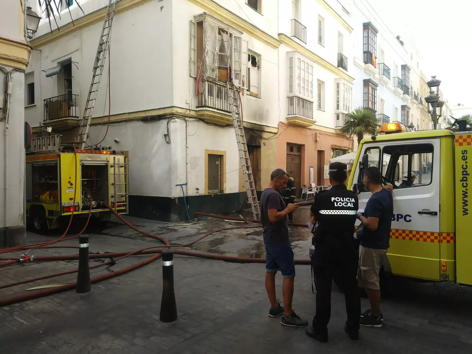 noticias cadiz incendio plaza viudas.jpg noticias cadiz incendio plaza viudas.jpg