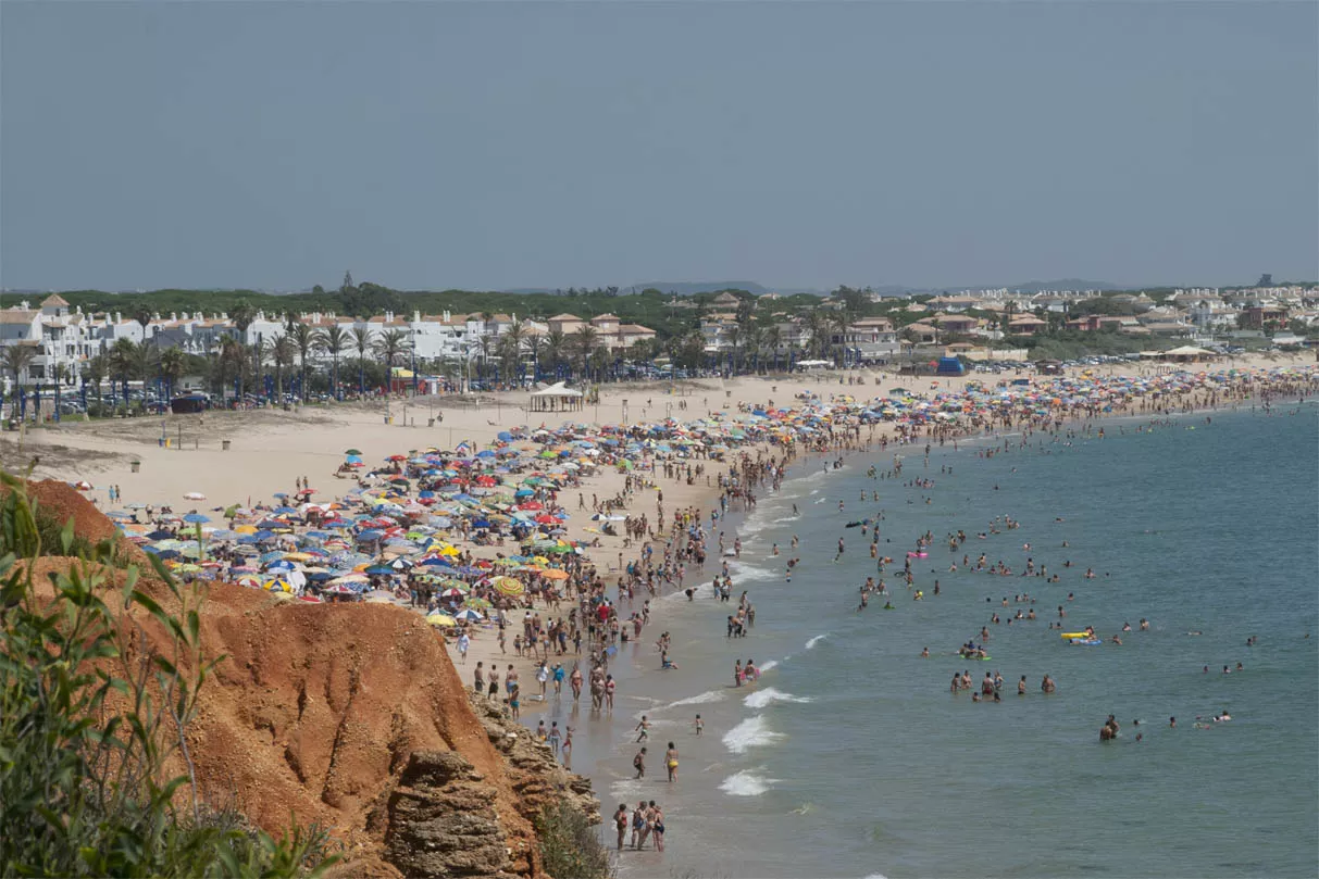 Imagen de la playa de la Barrosa noticias cadiz muerto_2.jpg