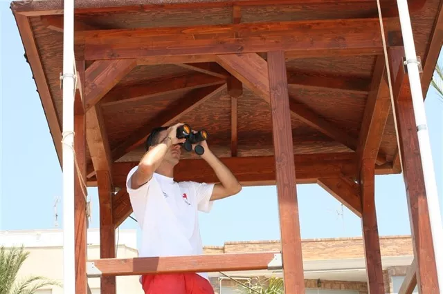 noticias cadiz vigilante playa.jpg noticias cadiz vigilante playa.jpg