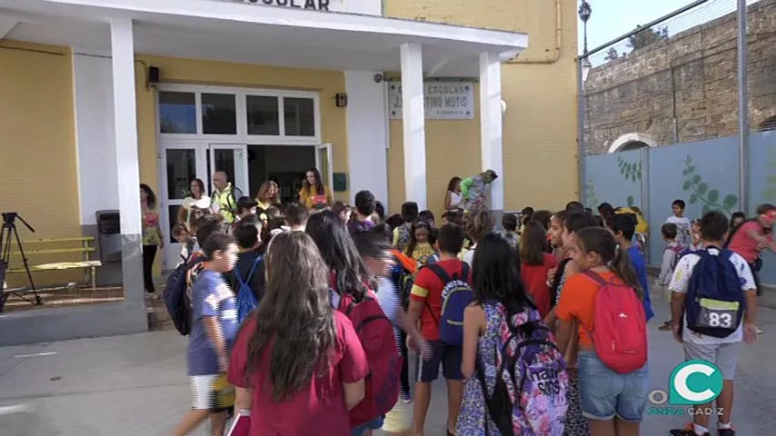 Alumnos de Celestino Mutis de Cádiz en su primer día de colegio noticias cadiz vuelta al cole_1.jpg
