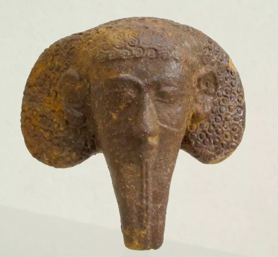 noticias cadiz cabeza egiptizante de terracota.JPG noticias cadiz cabeza egiptizante de terracota.JPG