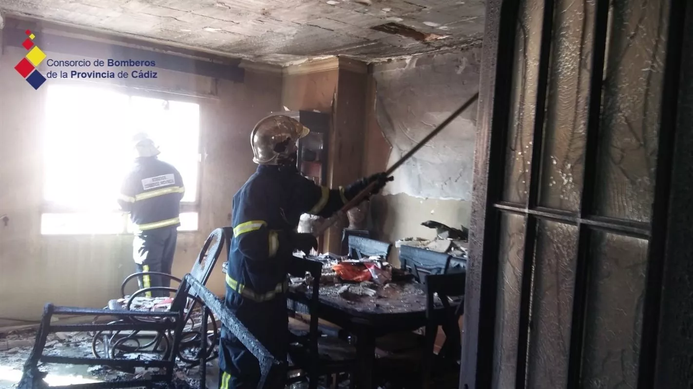 noticias cadiz incendio la linea.jpg noticias cadiz incendio la linea.jpg