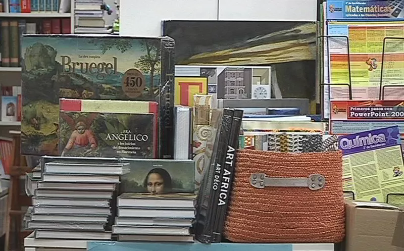 FOTO LIBRERIAS.jpg FOTO LIBRERIAS.jpg