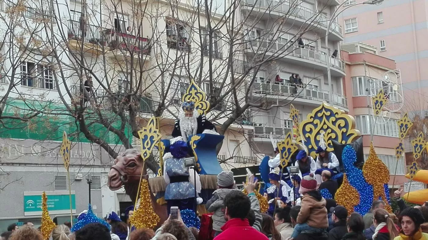 la-concejala-de-fiestas-se-reune-con-los-comerciantes-de-la-avenida.jpg la-concejala-de-fiestas-se-reune-con-los-comerciantes-de-la-avenida.jpg