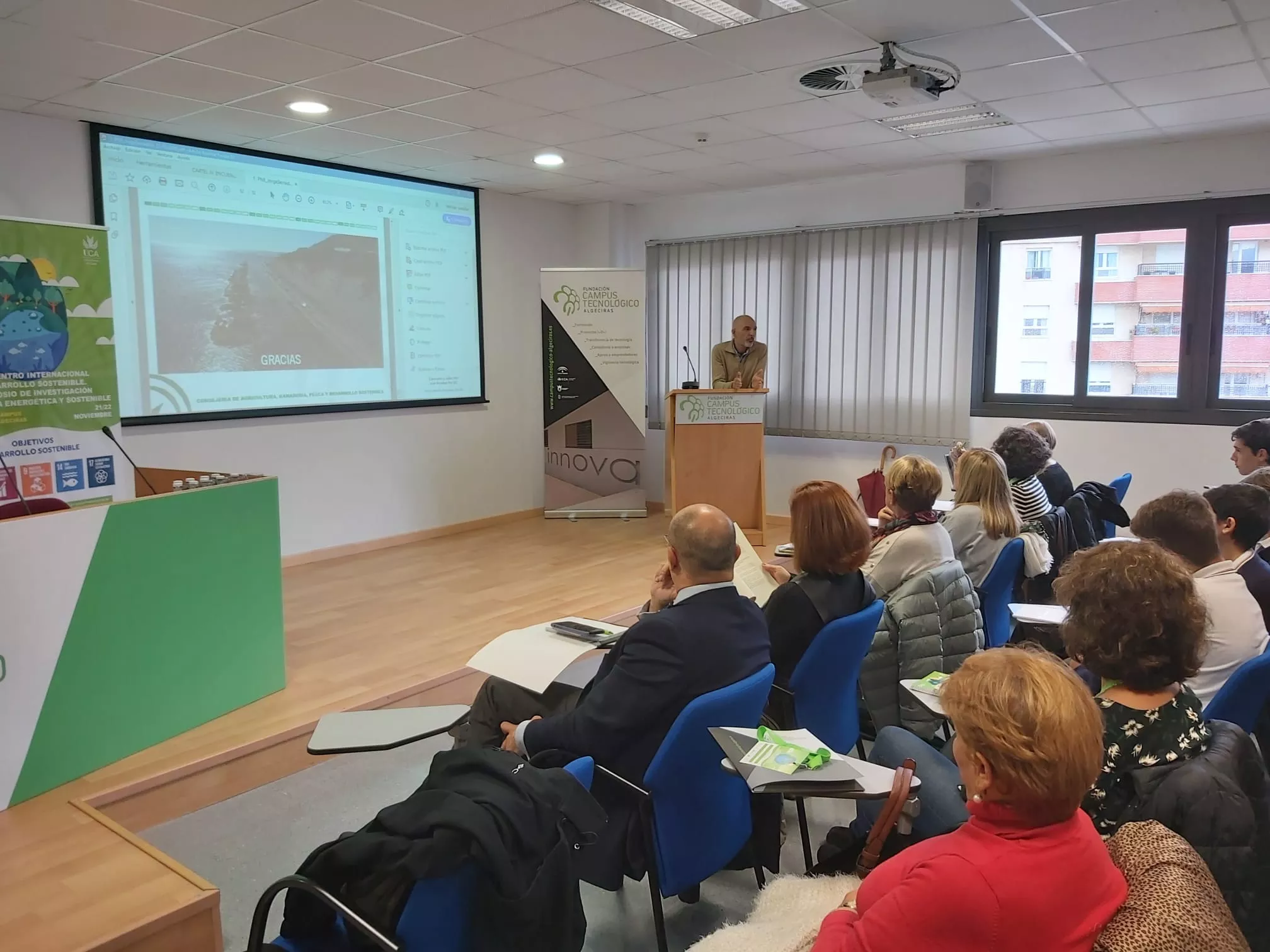 noticiAS CADIZ Jorge Serradilla en un momento de la exposición.jpeg noticiAS CADIZ Jorge Serradilla en un momento de la exposición.jpeg