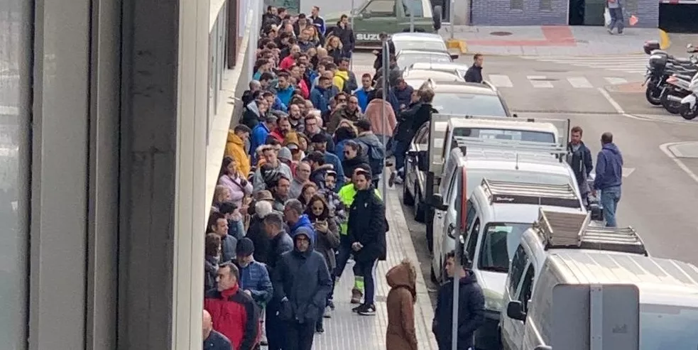 noticias cadiz colas taquilla.jpg noticias cadiz colas taquilla.jpg