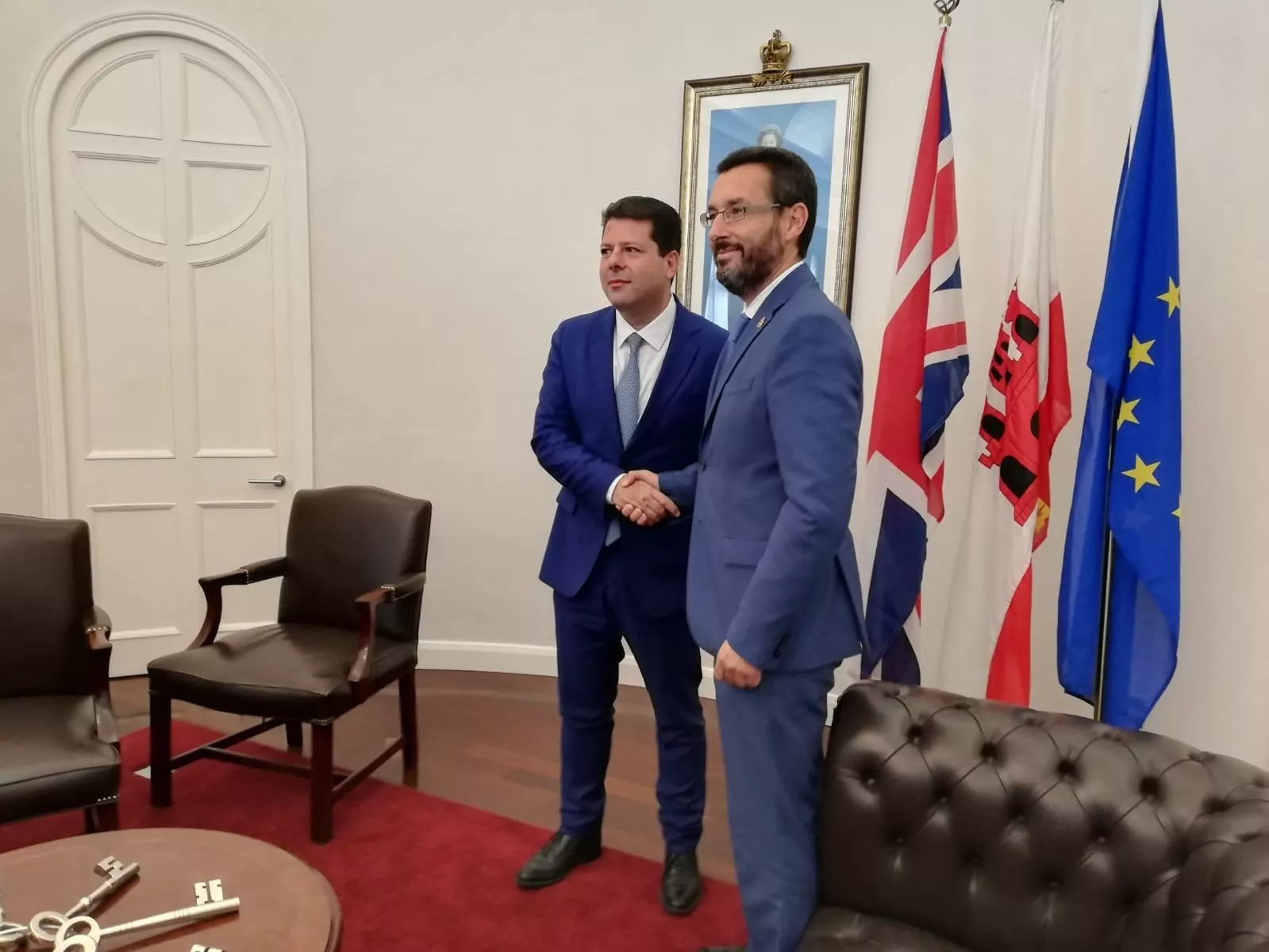 El alcalde de La Línea, Juan Franco, con Fabian Picardo noticias cadiz Brexit.jpg