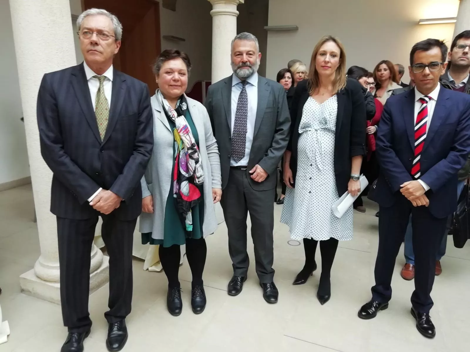 El consejero Rogelio Velsco, junto al delegado territorial, Alberto Cremades y la maestra artesana Montserrat Hidalgo noticias cadiz artesanos_0.jpg