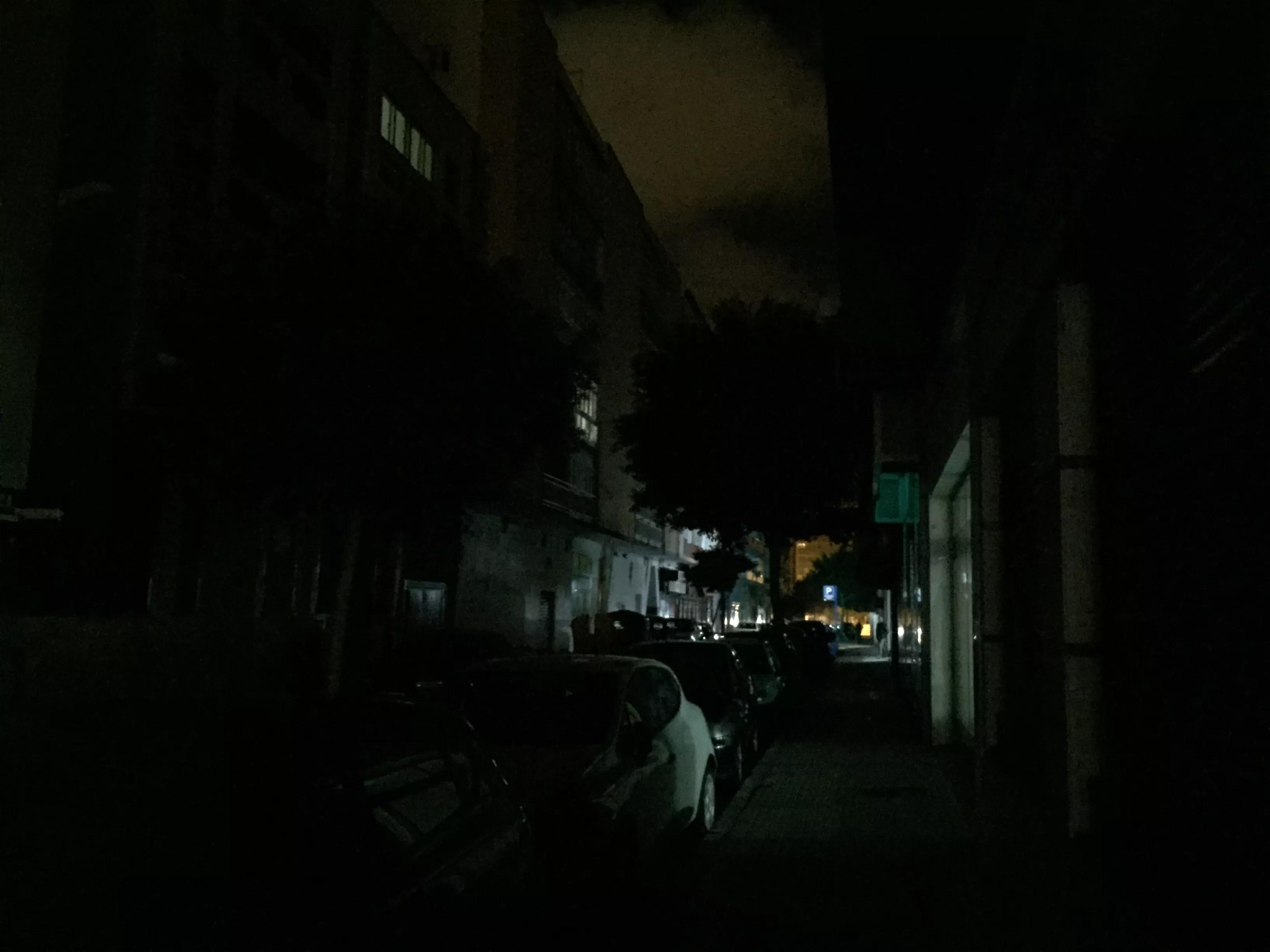 Imagen de la Calle Muñoz Arenillas a oscuras noticias cadiz calle sin luz.jpeg