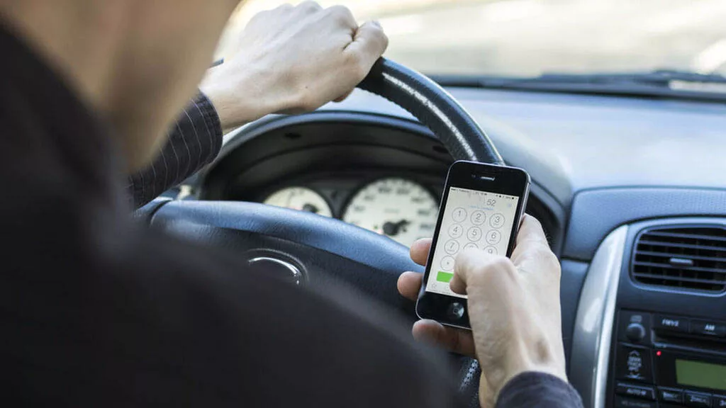 noticias cadiz movil al volante.jpg noticias cadiz movil al volante.jpg