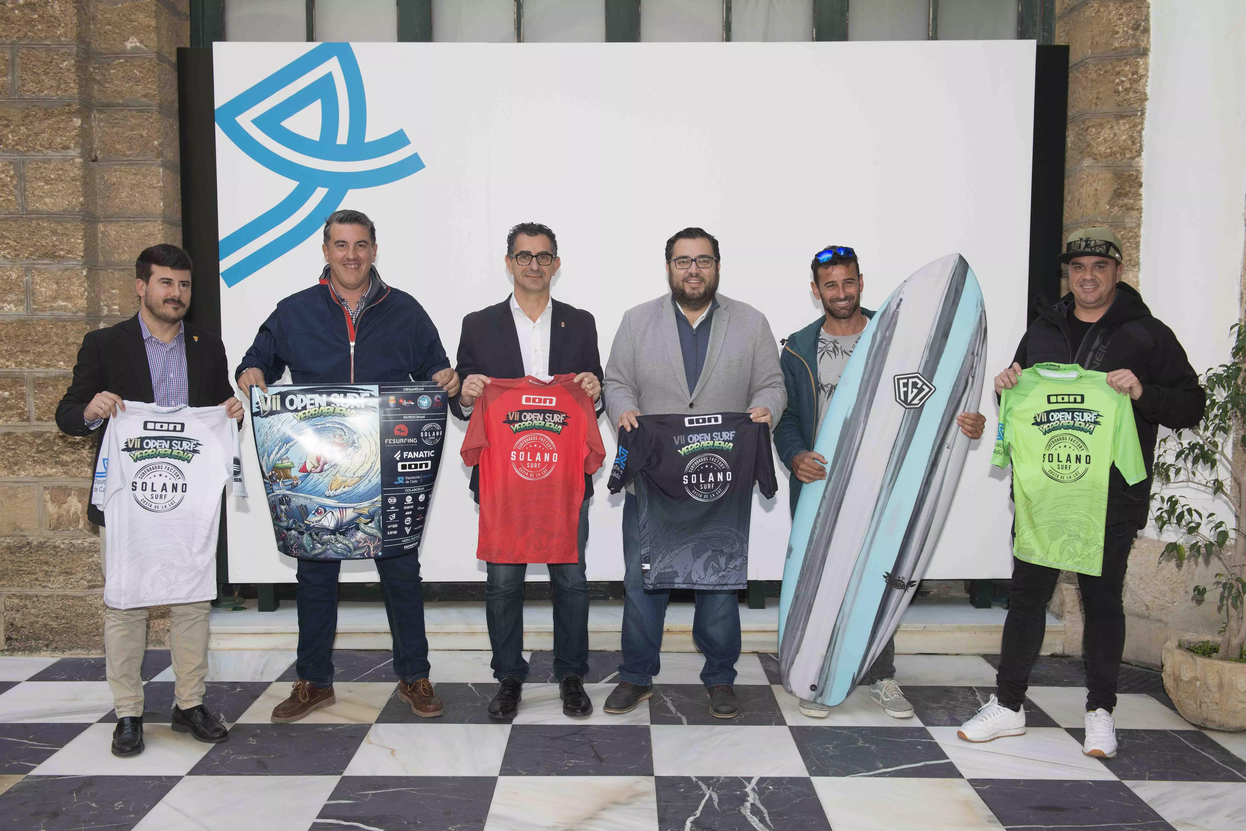 noticias cadiz Participantes nen la presentación del VII Open Surf Yerbabuena.JPG