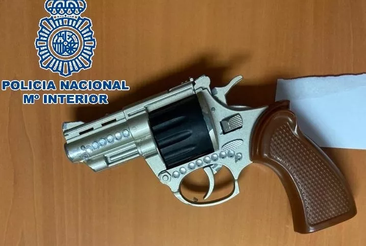 noticias cadiz pistola simulada.jpg noticias cadiz pistola simulada.jpg