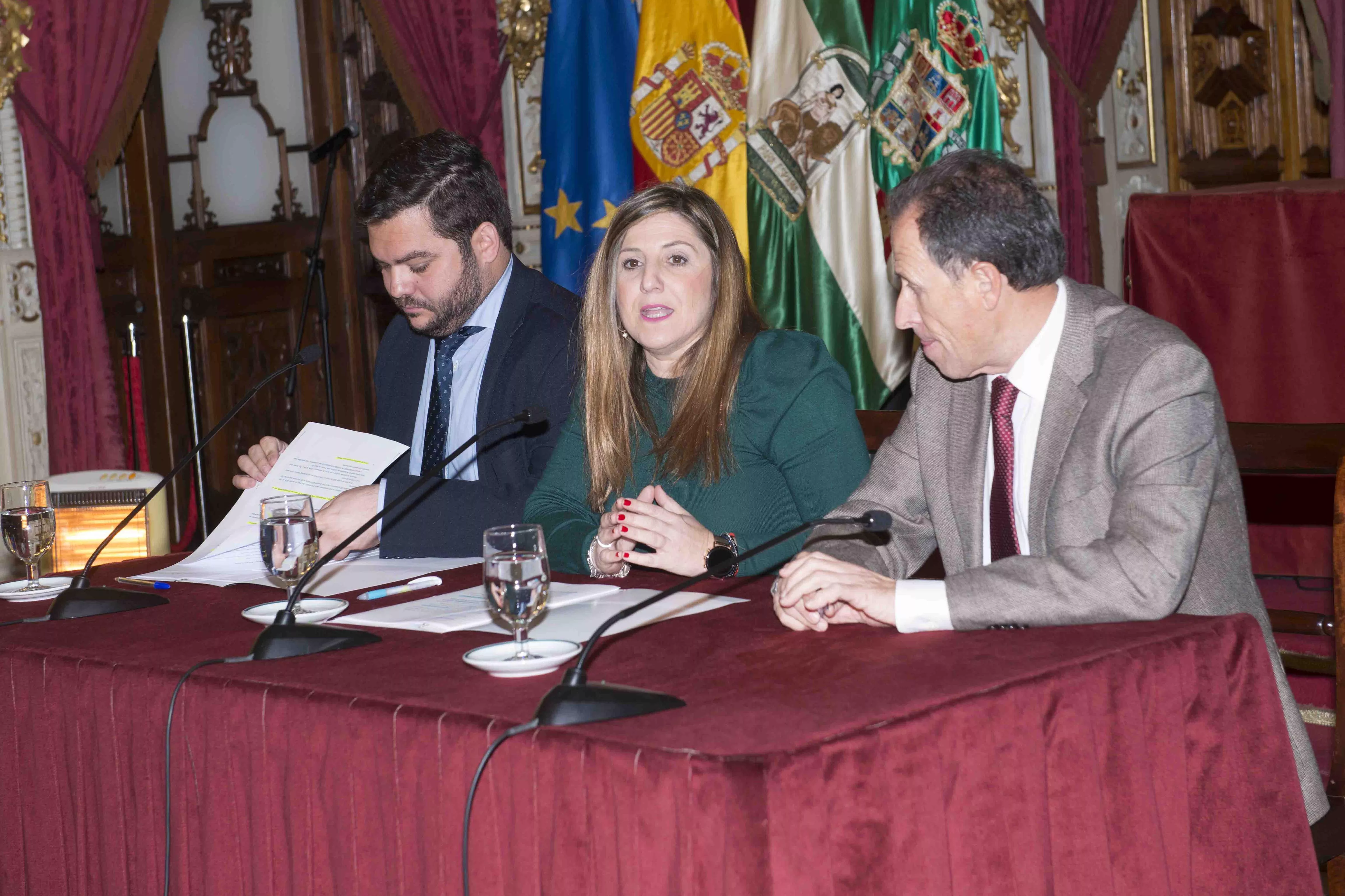 noticias cadiz presentacion fitur.JPG