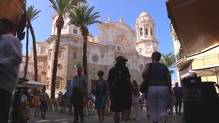 noticias cadiz turistas plaza catedral_0.jpg