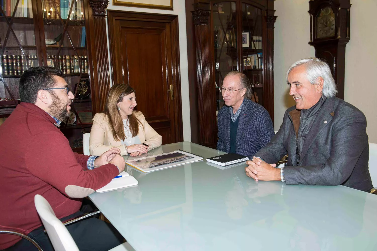 noticias cadiz Encuentro de Irene Garcia con Grupo Q.JPG