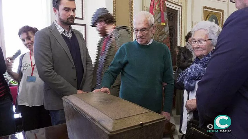 noticias cadiz restos represaliados entrega ayuntamiento (1).jpg noticias cadiz restos represaliados entrega ayuntamiento (1).jpg