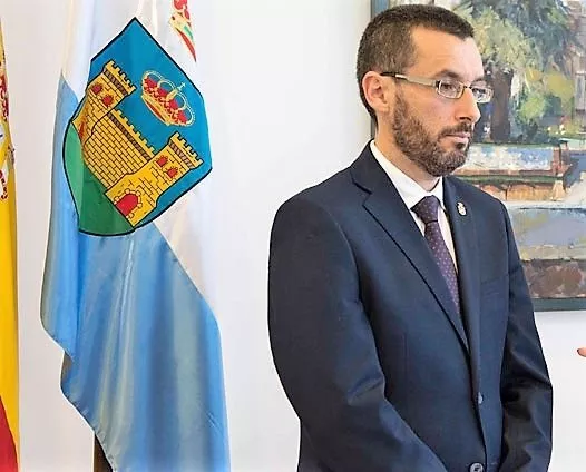 ALCALDE LA LINEA.jpg ALCALDE LA LINEA.jpg