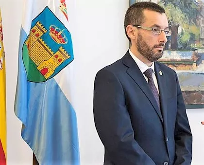 alcaldelinea3.jpg alcaldelinea3.jpg
