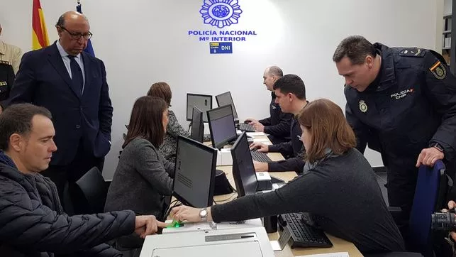 director-Policia-inaugura-expedicion-DNI_EDIIMA20180320_0531_4.jpg director-Policia-inaugura-expedicion-DNI_EDIIMA20180320_0531_4.jpg