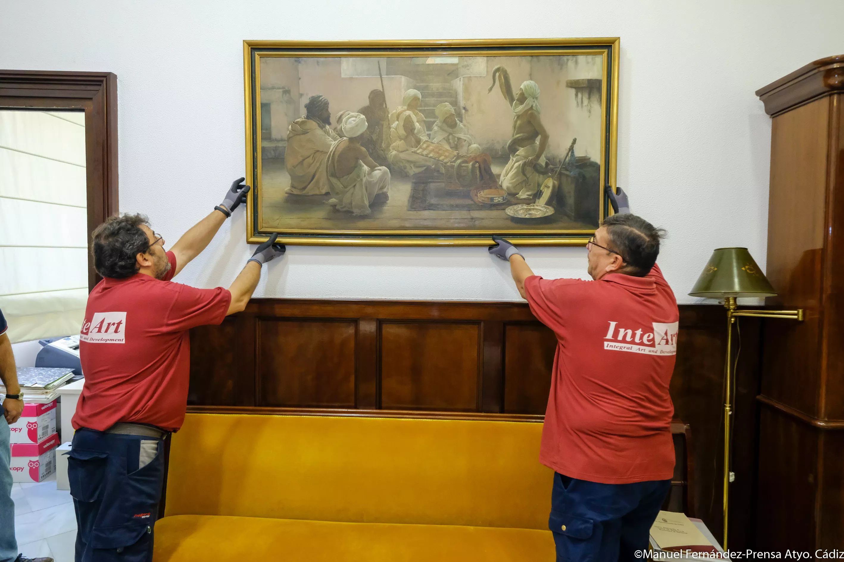 noticias cadiz-traslado cuadro el encantador de serpientes.jpg noticias cadiz-traslado cuadro el encantador de serpientes.jpg