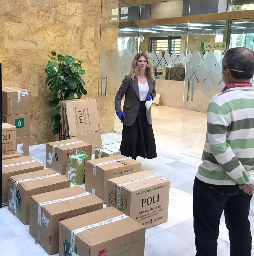 A. Ana Mestre Reparto Material Protección.jpg A. Ana Mestre Reparto Material Protección.jpg