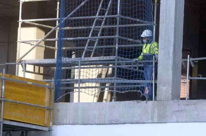 trabajador-no-esencial-construccion-coronavirus.jpg trabajador-no-esencial-construccion-coronavirus.jpg