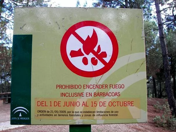 Cartel Prohibido Barbacoas.jpeg Cartel Prohibido Barbacoas.jpeg