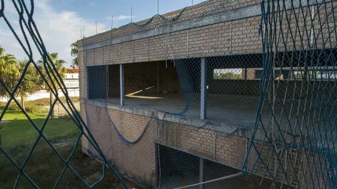 Obras-medio-terminar-centro-Camposoto_1434167423_116430145_667x375.jpg Obras-medio-terminar-centro-Camposoto_1434167423_116430145_667x375.jpg