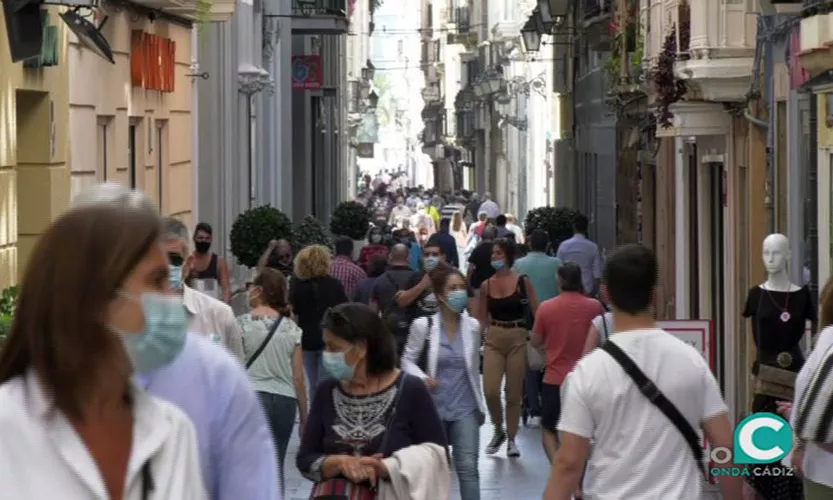 FOTO GENTE CALLE NUEVA NORMALIDAD.jpg