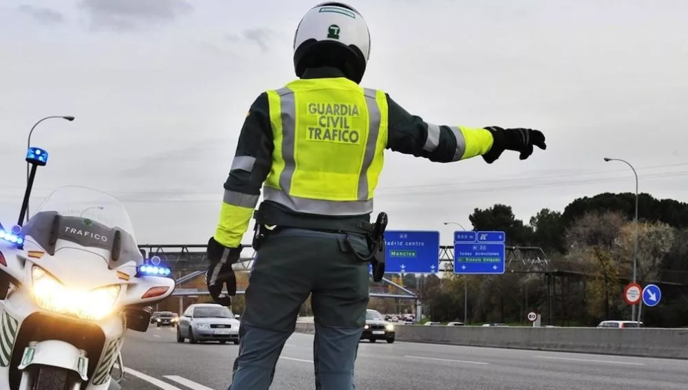 guardia-civil-trafico-carretera.jpg