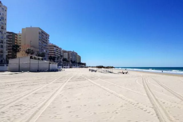 playa-de-la-victoria-cadiz-.jpg