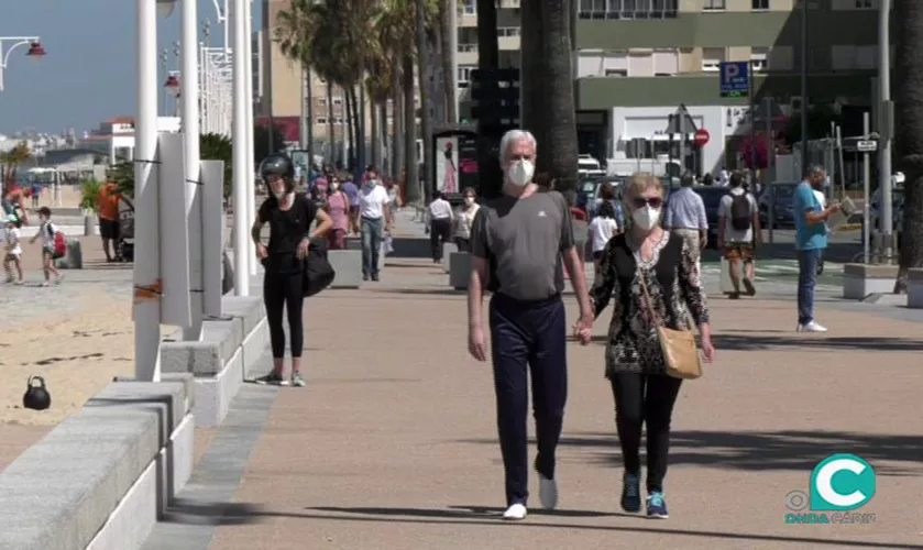 FOTO PERSONAS MASCARILLAS PASEO MARITIMO 2_0.jpg FOTO PERSONAS MASCARILLAS PASEO MARITIMO 2_0.jpg