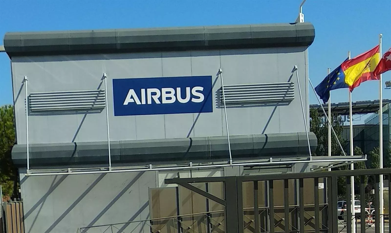 airbus_1_0.jpg airbus_1_0.jpg