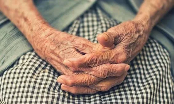 abuelos_2.jpg abuelos_2.jpg