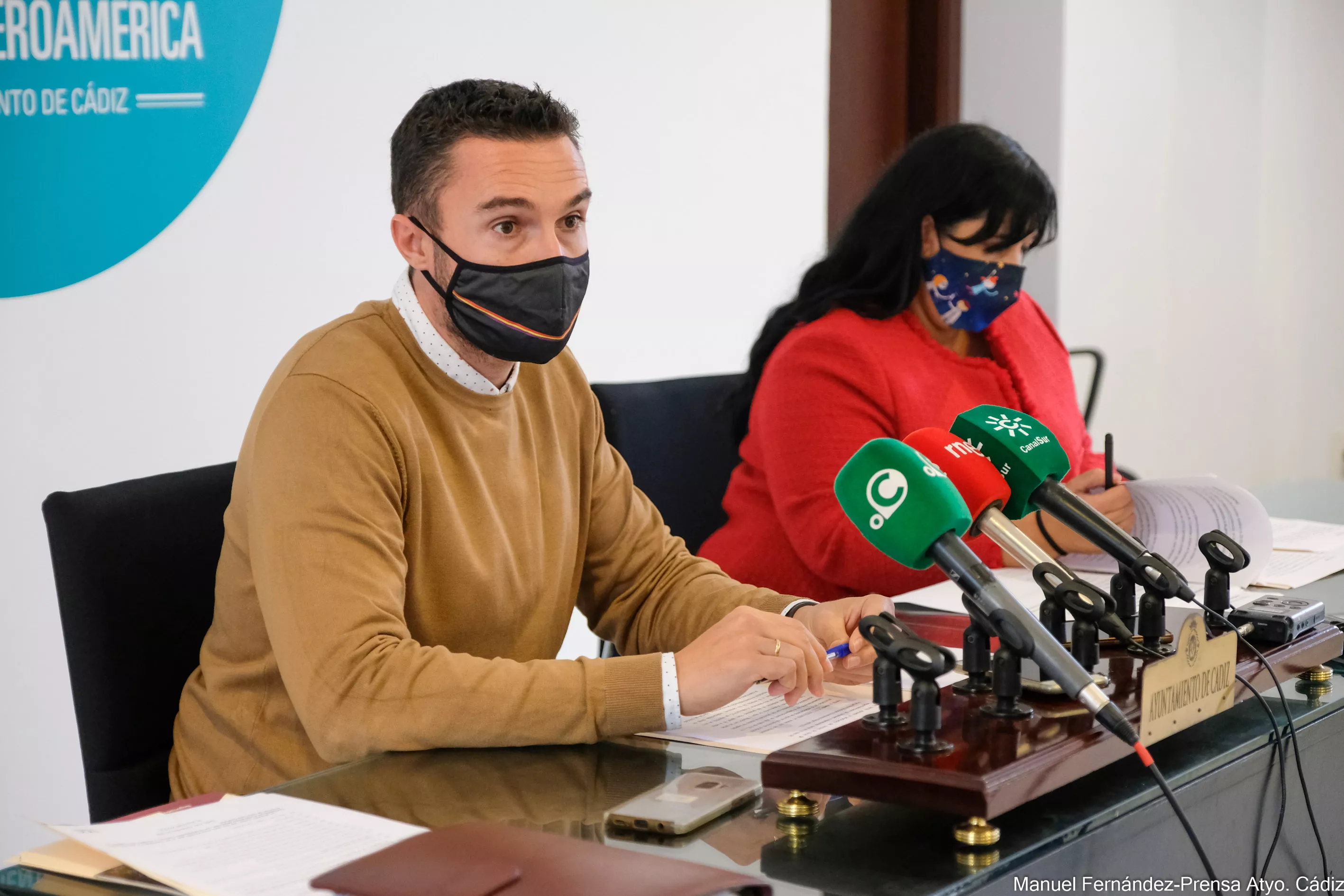 Ana Fernández y Martín Vila en rueda de prensa 