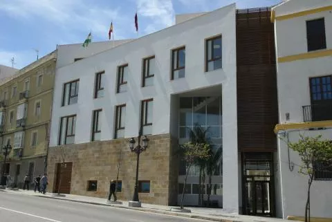 El plazo para subsanar errores en solicitudes a ayudas del Ayuntamiento de Cádiz destinadas autónomos y microempresas termina el próximo jueves