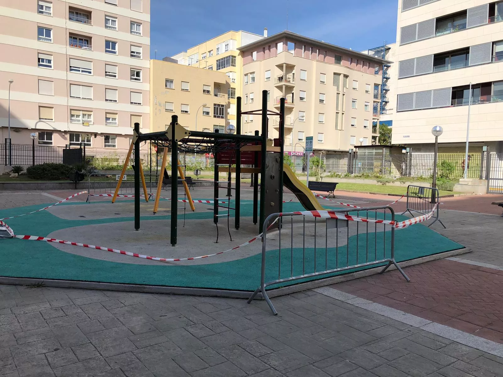 Los parques infantiles se precintan de nuevo