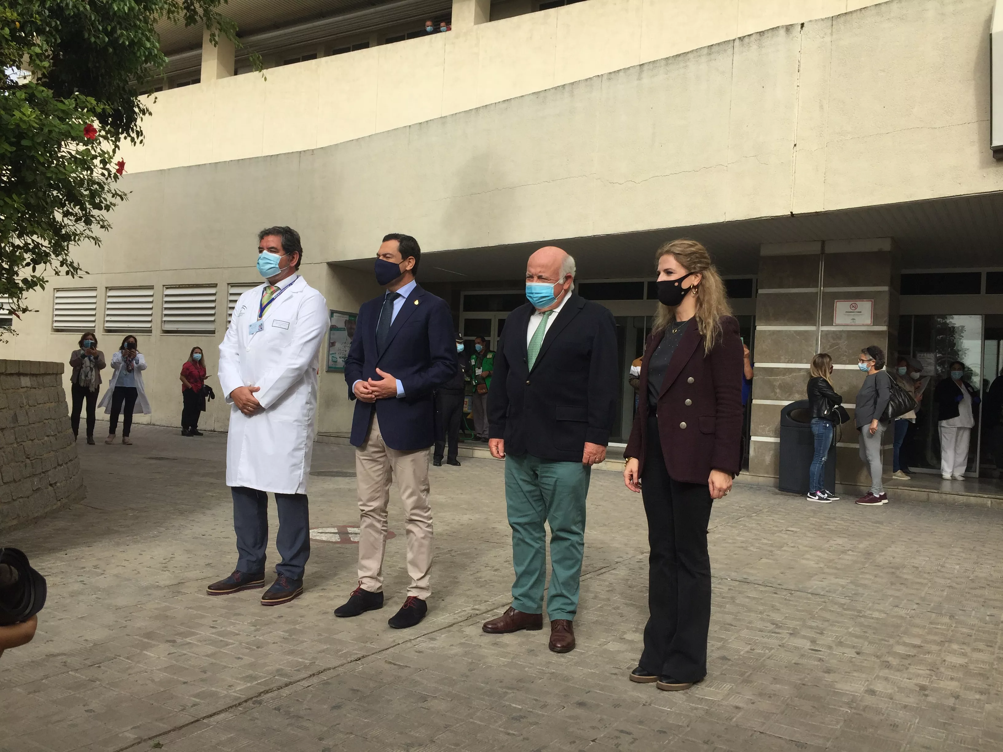 Juan Manuel Moreno Bonilla visita el Hospital de Puerto Real