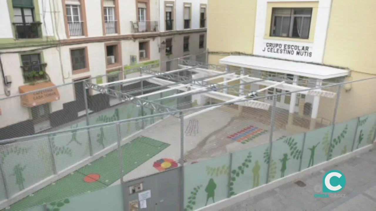 El colegio Celestino Mutis estrenando toldo