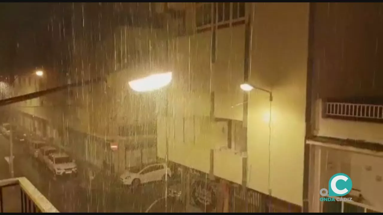 Lluvia en la ciudad de madrugada