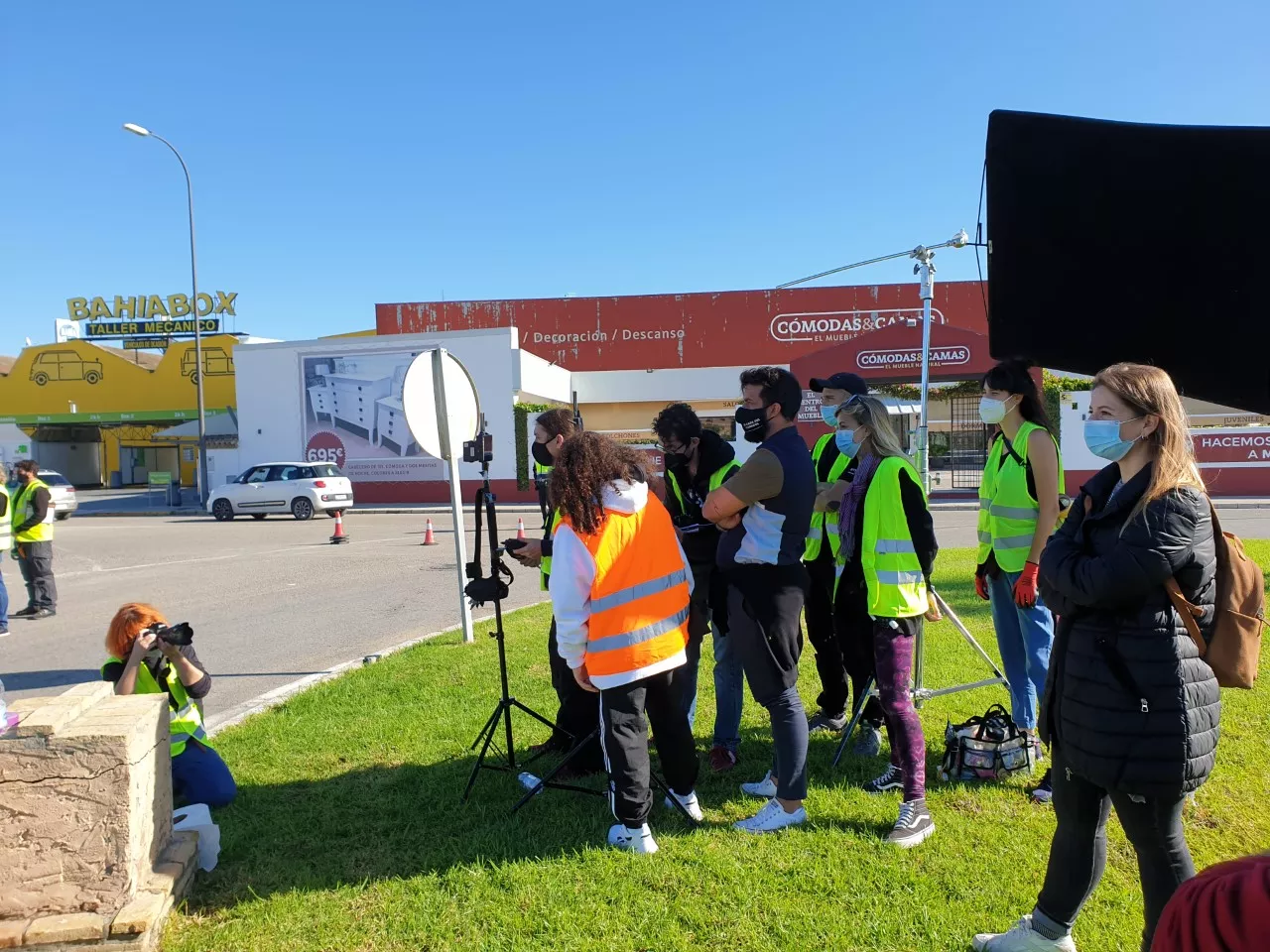 El equipo de "Sobre ruedas" en los aledaños de Bahía sur