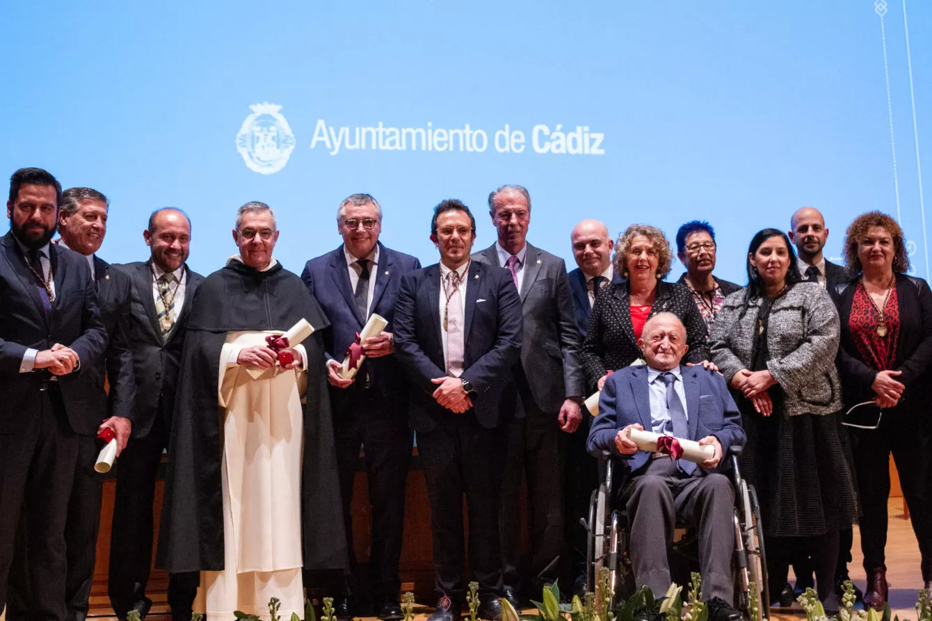 Foto de grupo de los Hijos Predilectos y Adoptivos de Cádiz de 2019