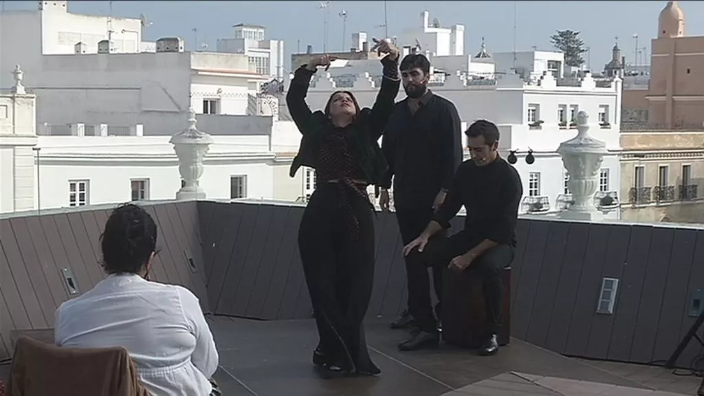 María Moreno, al baile, Ismael de la Rosa, al cante y Roberto Jaén en la percusión 