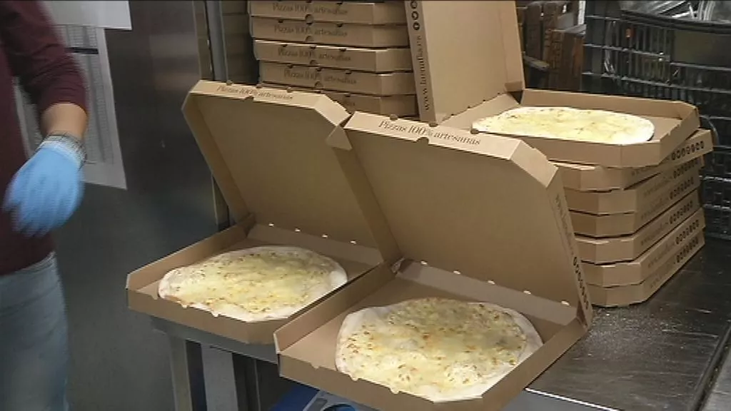 Pizzas preparadas para el reparto a domicilio 