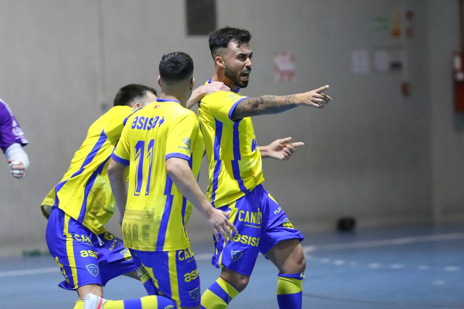 Los amarillos celebrando uno de los tantos (Foto: CadizCF Virgili)