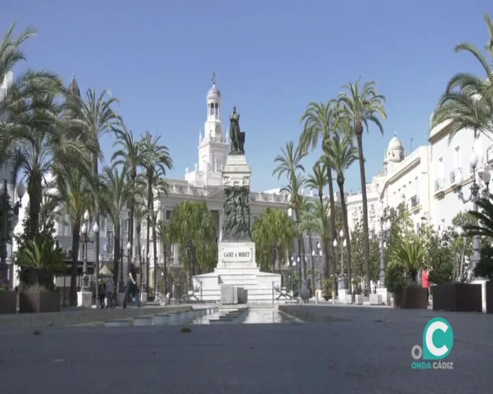 La fachada del ayuntamiento de Cádiz